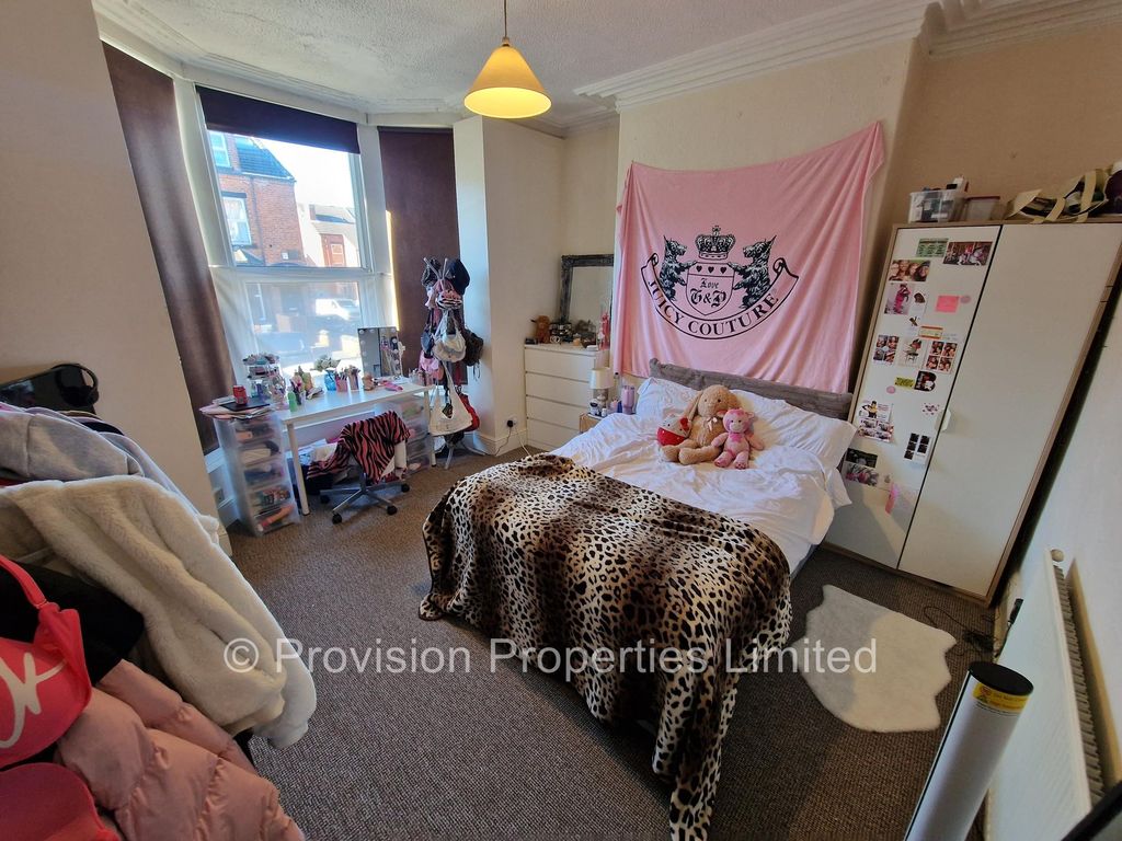 Property photo 2 of 12 Photo