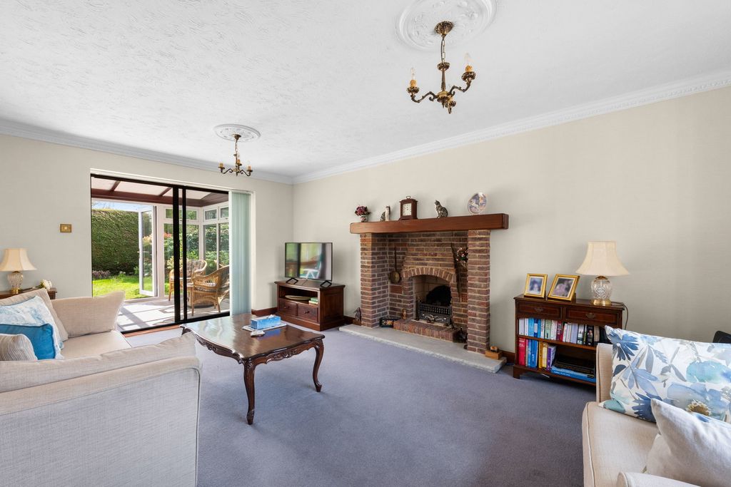 Property photo 3 of 28