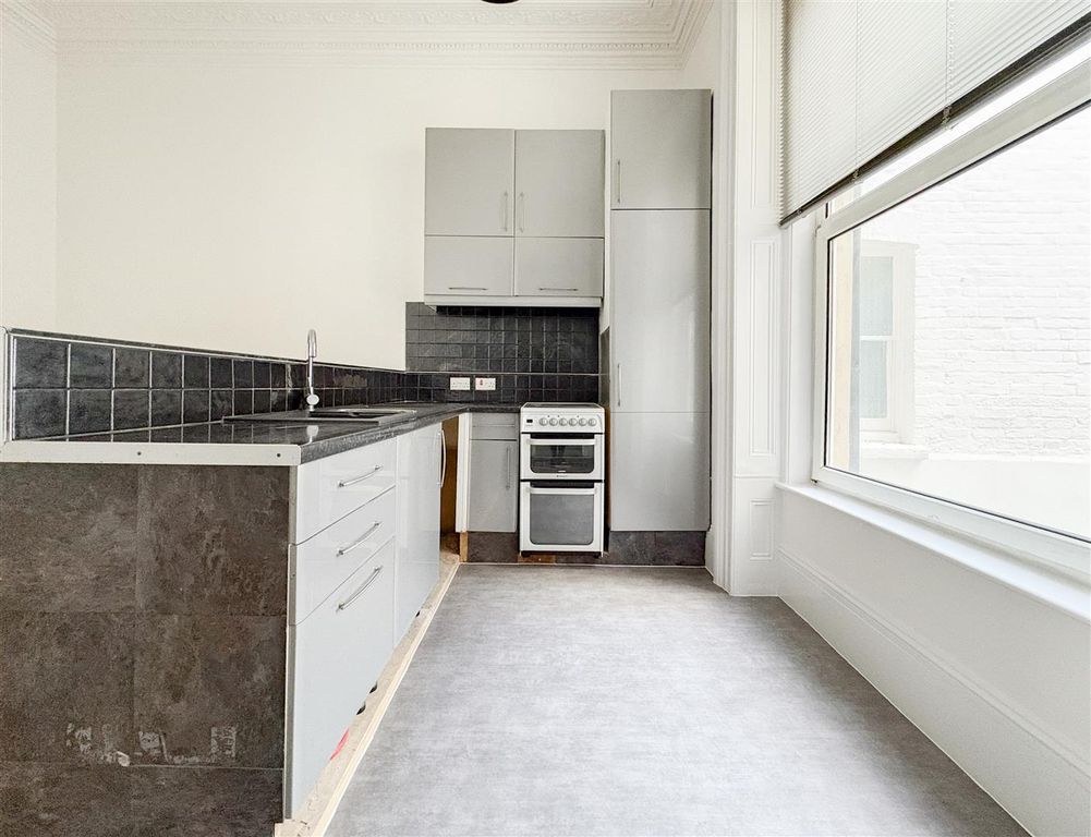 Property photo 3 of 25 Kitchen