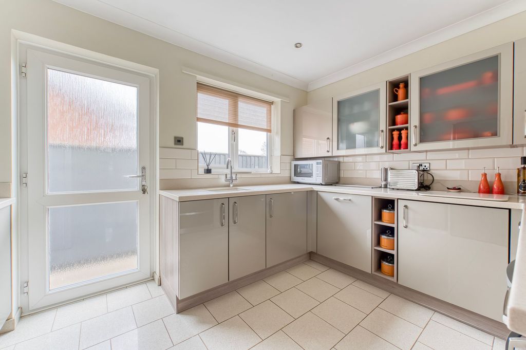 Property photo 2 of 23