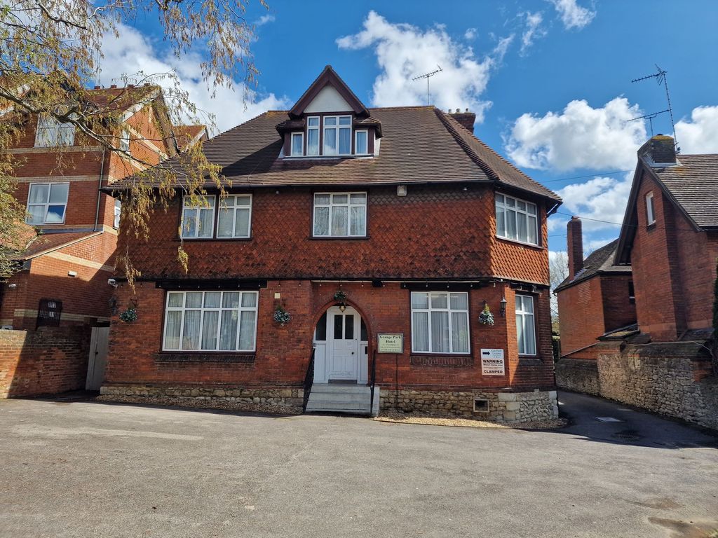 Property photo 1 of 11