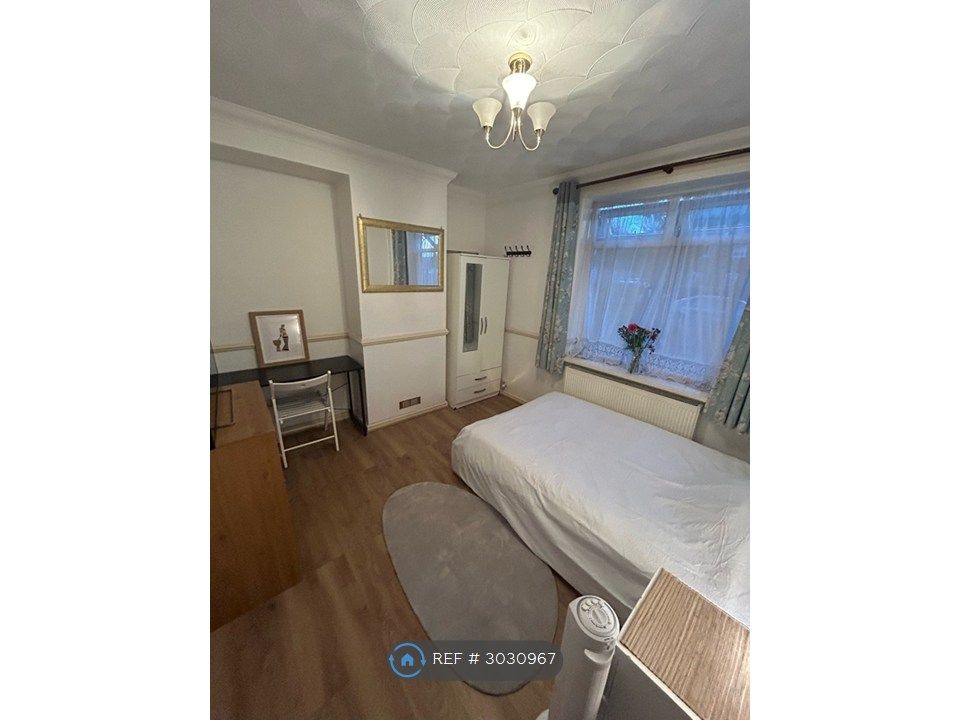 Property photo 1 of 10 Big Double Bedroom