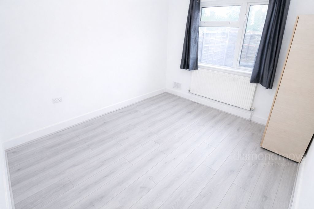 Property photo 3 of 8 Photo 3