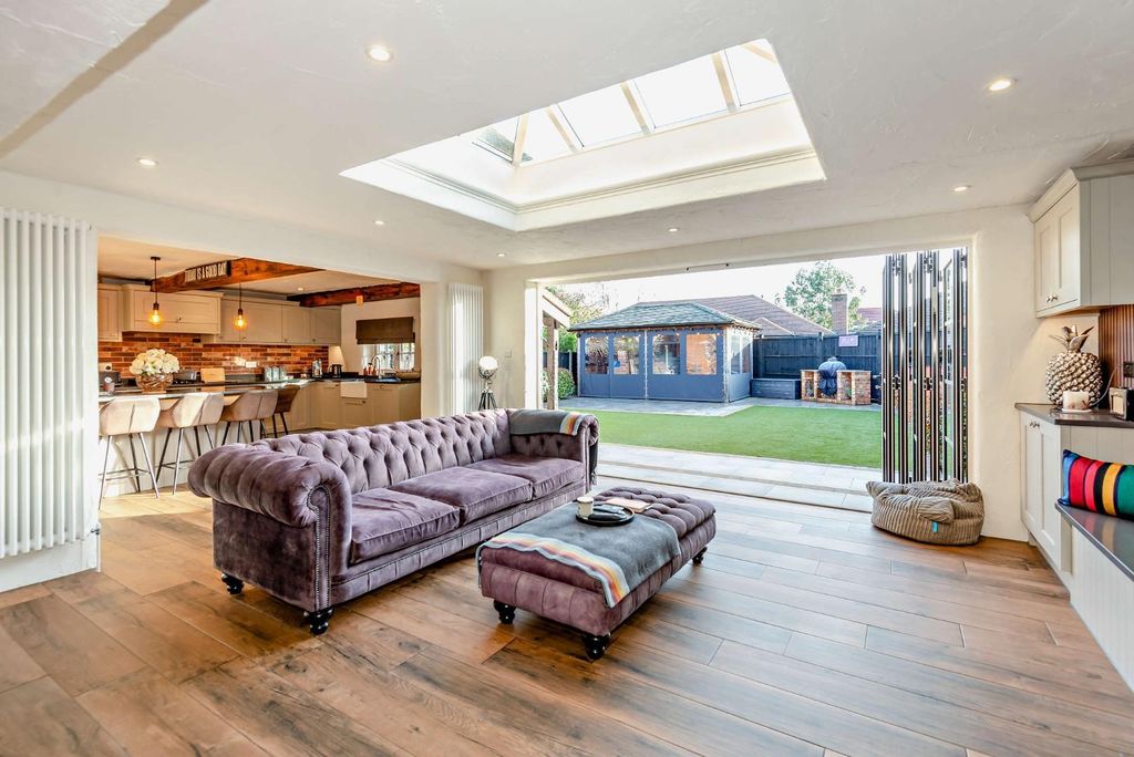 Property photo 3 of 24 8680597-Interior14-800.Jpg