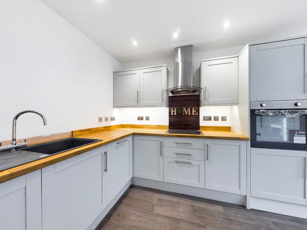 Property photo 2 of 15 Picture No. 12