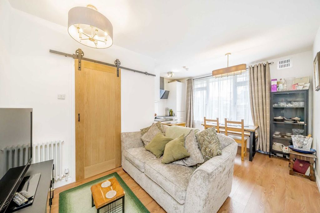 Property photo 2 of 6