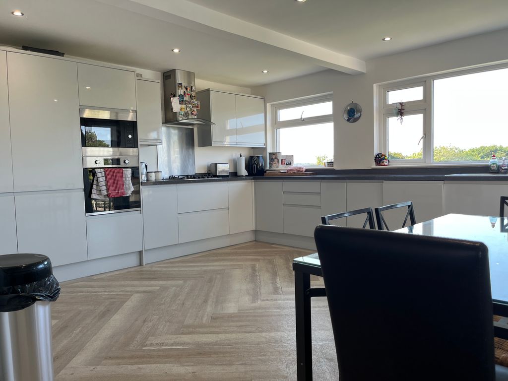Property photo 3 of 13 Kitchen