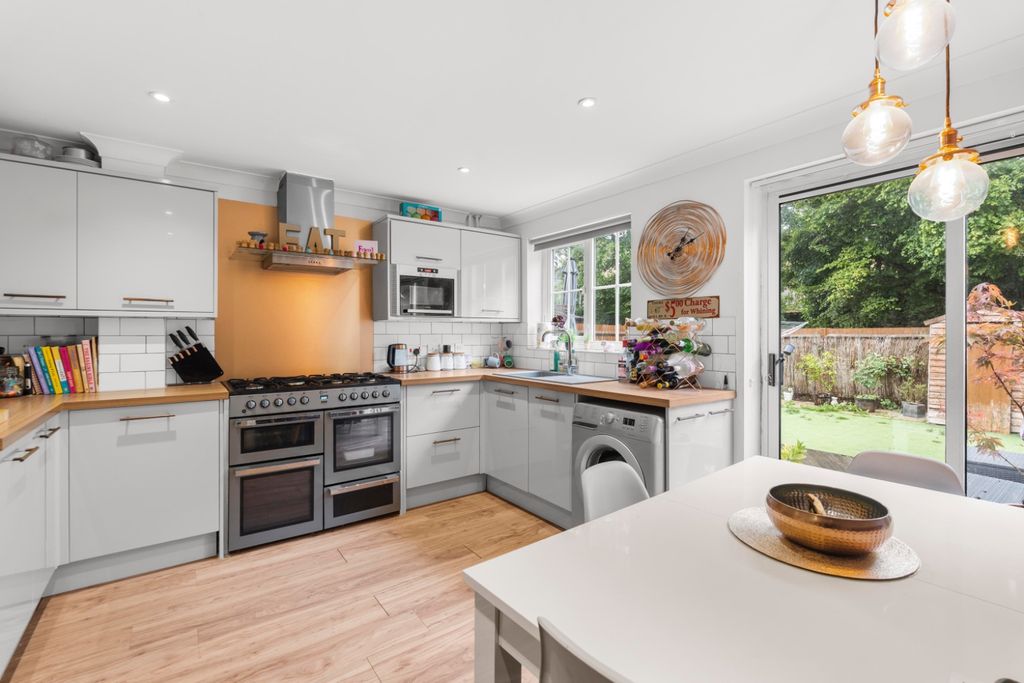 Property photo 2 of 22 5370214