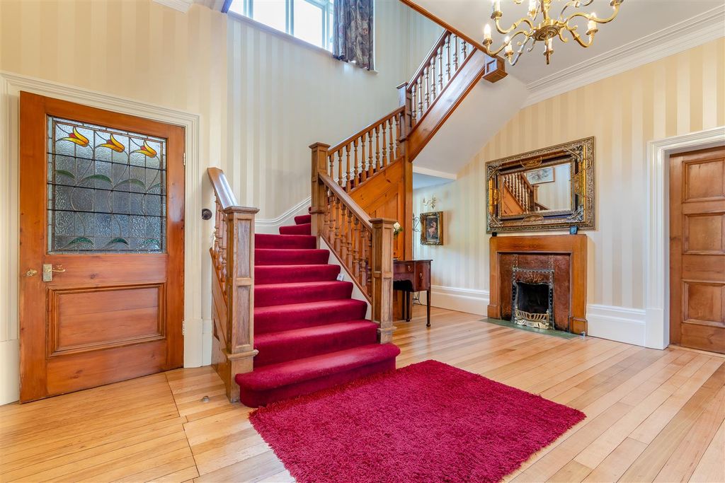Property photo 2 of 25 8599546-Interior27.Jpg