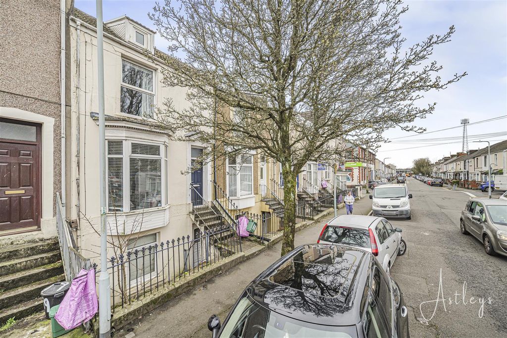 Property photo 2 of 19 17-P1134150.Jpg