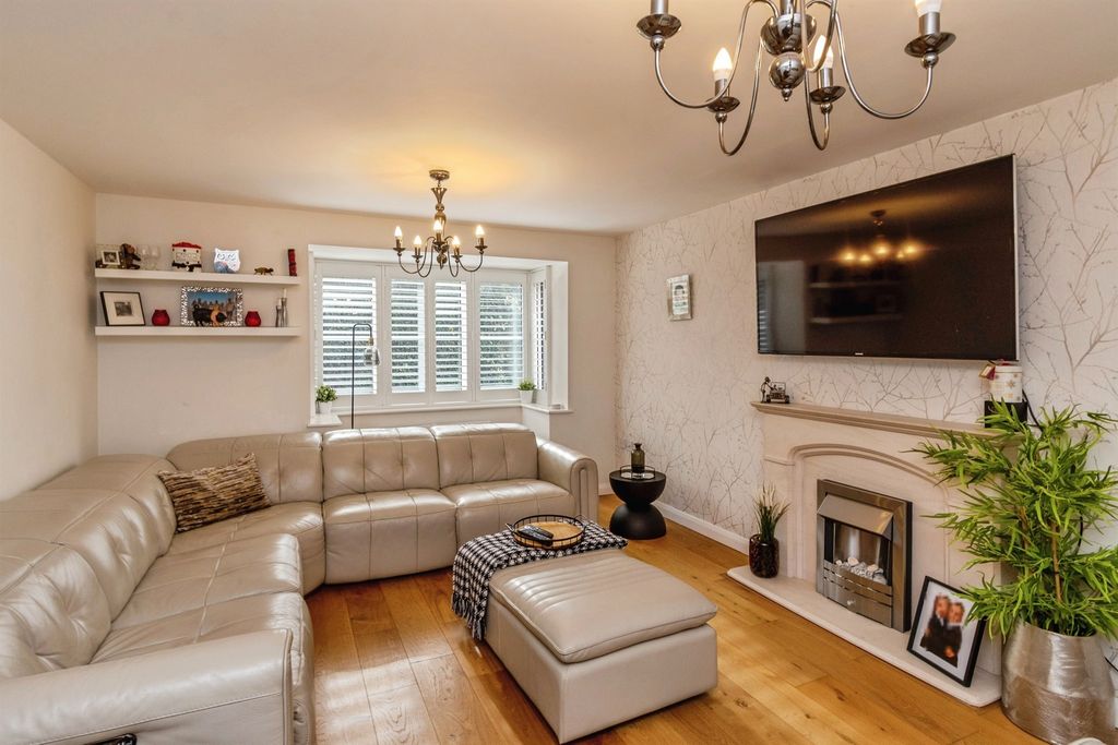 Property photo 2 of 20