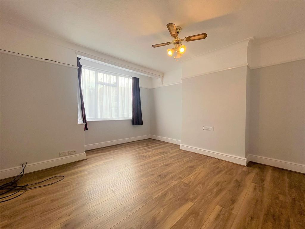 Property photo 2 of 14 Reception Room 3 (2).Jpg