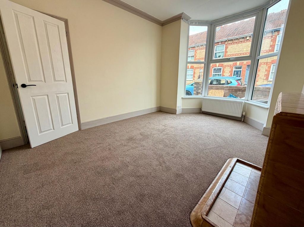 Property photo 2 of 32