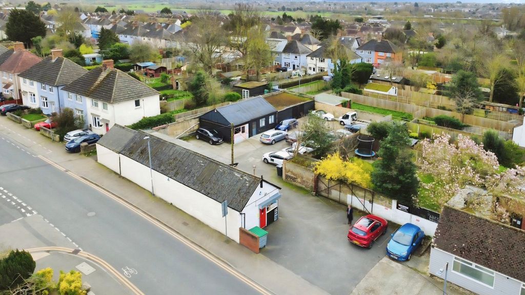 Property photo 2 of 13