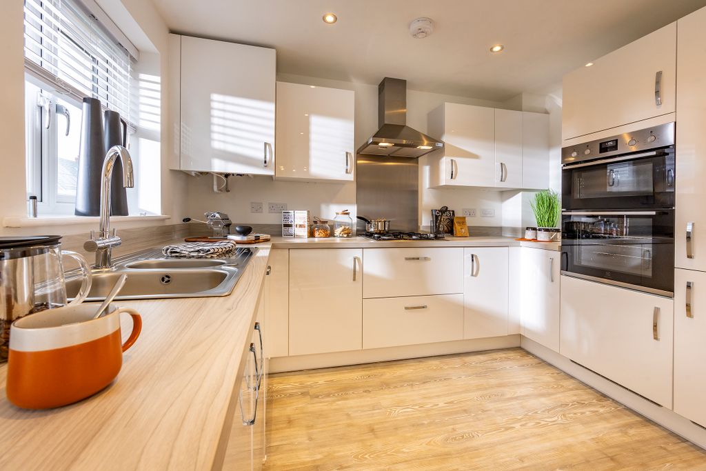 Property photo 1 of 9 Mottram Viewhome Kitchen