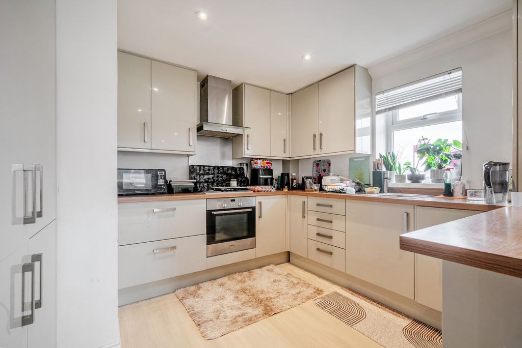 Property photo 2 of 18 1403035-11-697362...