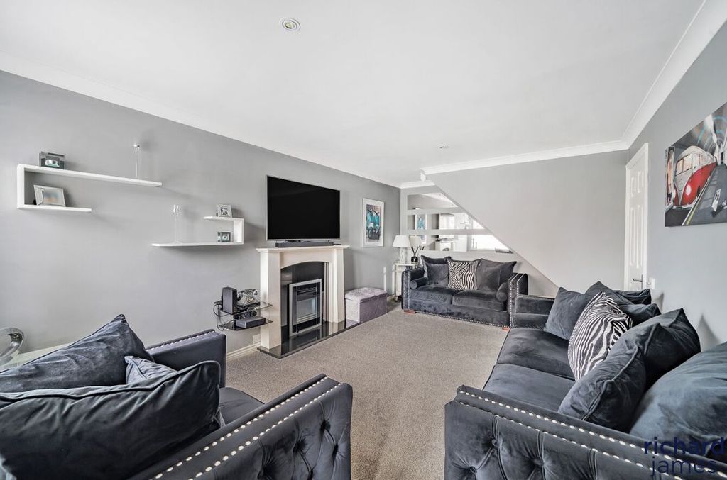 Property photo 2 of 20 A3537225-5d52-421...