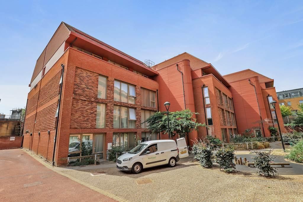 Property photo 1 of 11 15-Cf9Djhiml - Flat 19 Portway House - 44 (1)-Smal