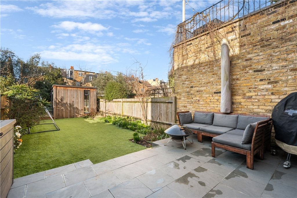 Property photo 2 of 17 Picture No. 07