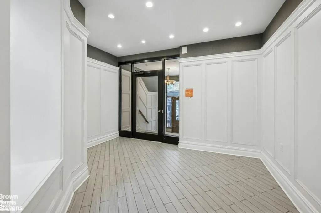Property photo 3 of 12 <Alttext/>