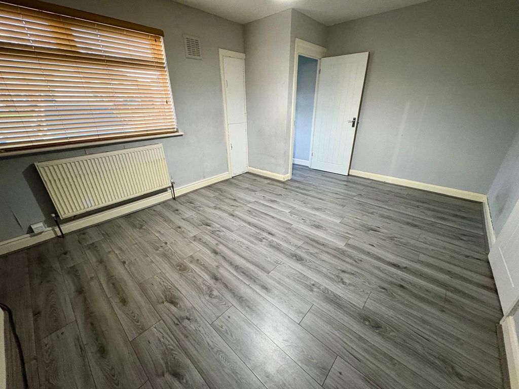 Property photo 3 of 12 Image