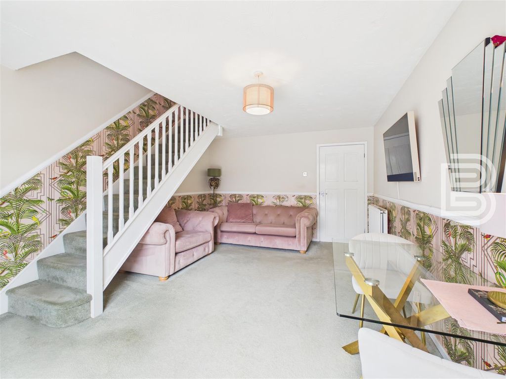 Property photo 3 of 16 Cam03823G0-Pr0230-Still013.Jpg