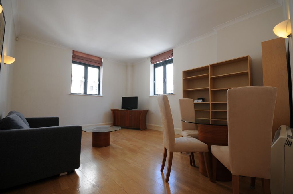 Property photo 3 of 11 Living Room