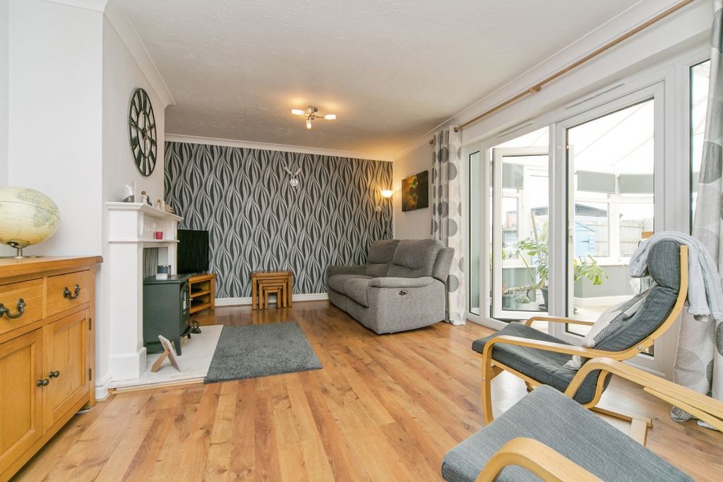 Property photo 2 of 22 Lounge