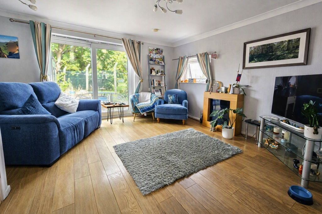 Property photo 2 of 13 Lounge