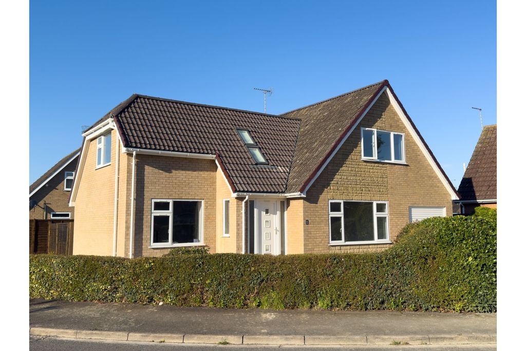 Property photo 1 of 32