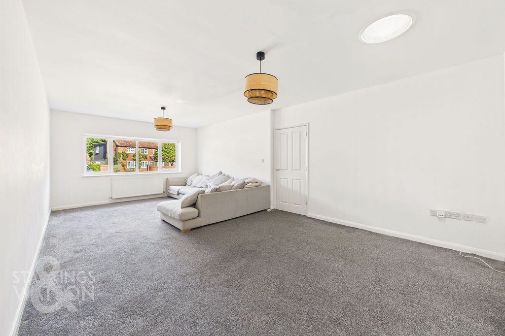 Property photo 2 of 49