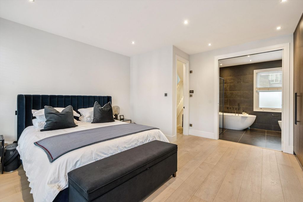 Property photo 2 of 17 Image