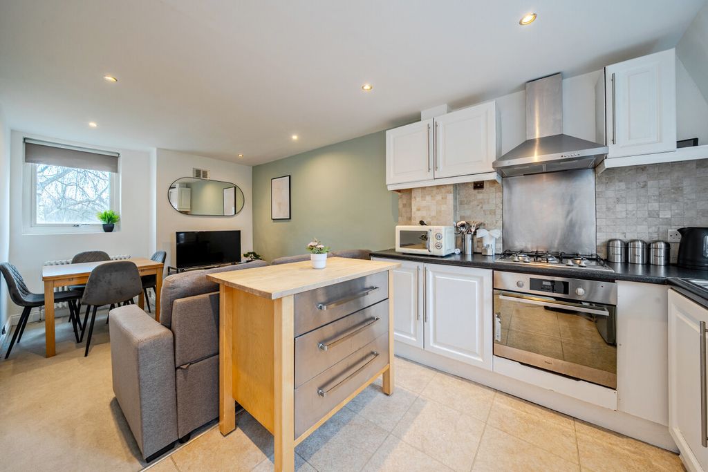 Property photo 1 of 12 1418287-1-699c279...