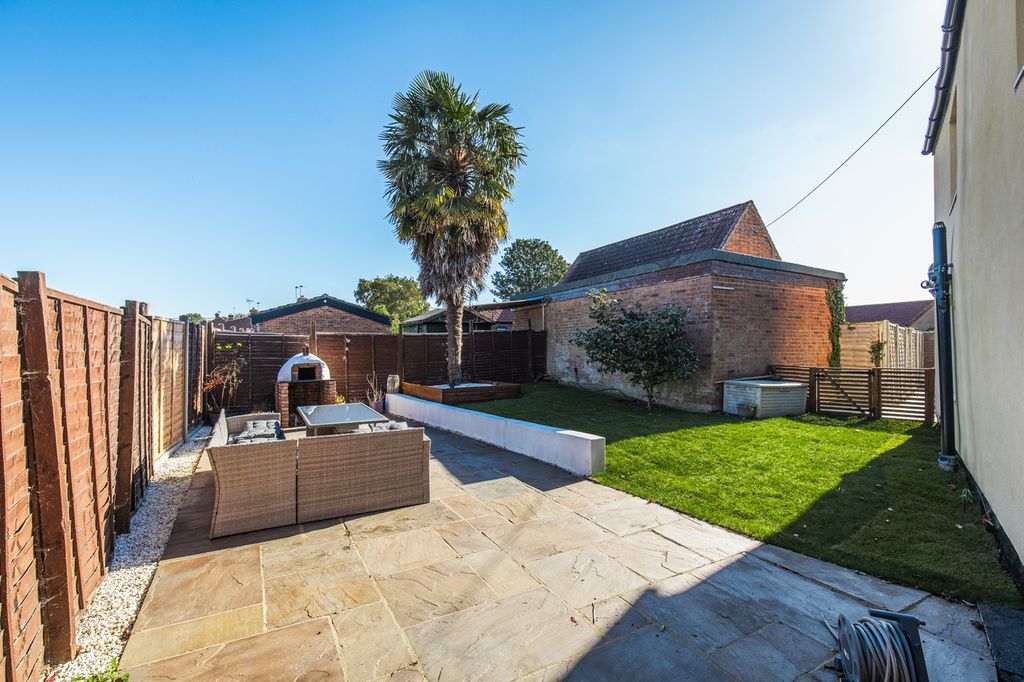 Property photo 2 of 25 22D22 Dereham Road-81