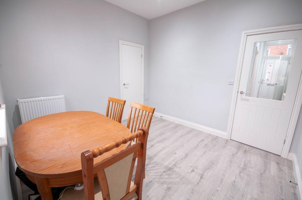 Property photo 3 of 11 Dining Room