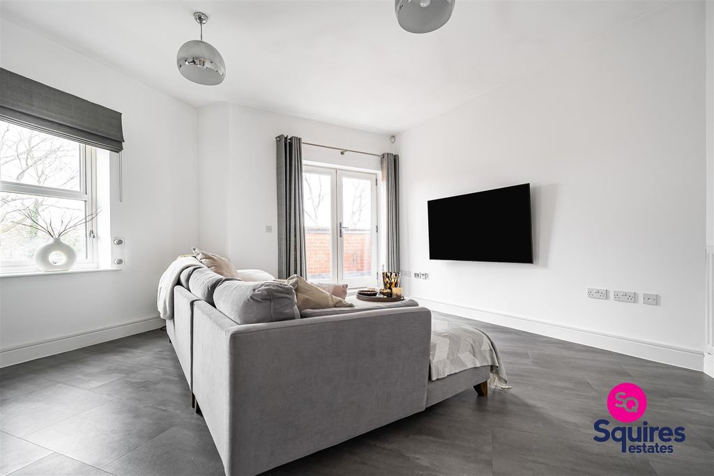 Property photo 3 of 18