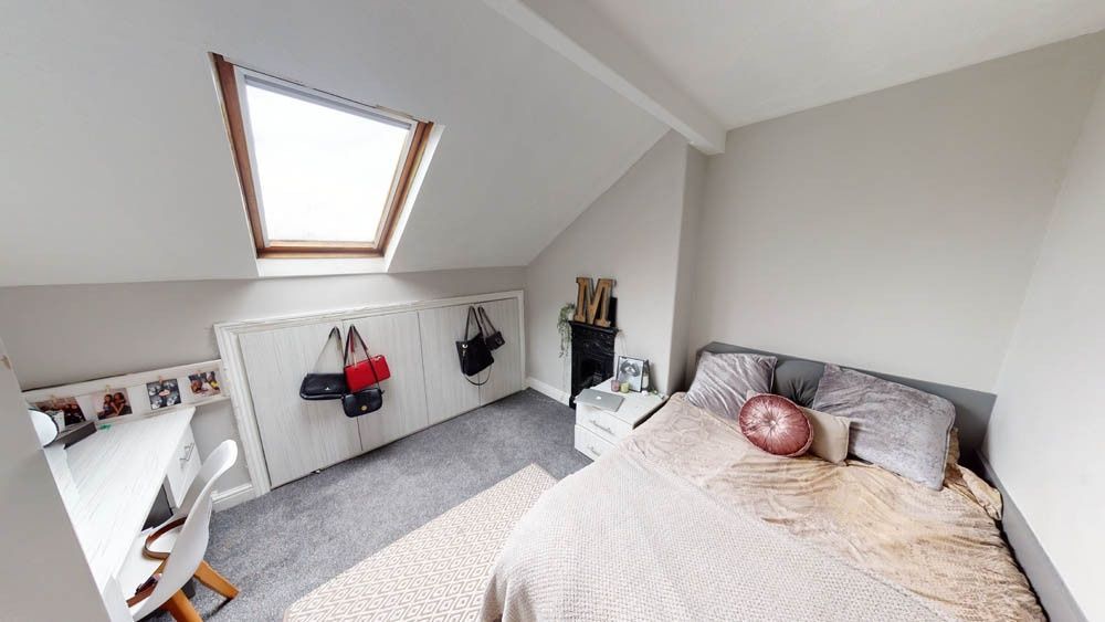 Property photo 3 of 14 A Bright, Spacious Master Bedroom With A Cozy Bed,...