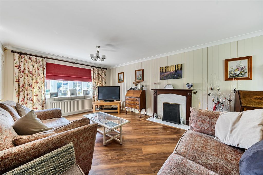 Property photo 2 of 15 Sitting Room