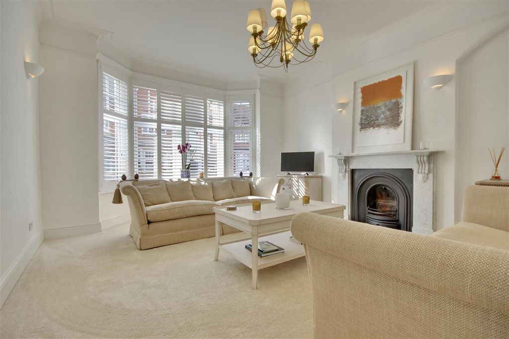 Property photo 2 of 23 9Ece0E71-2A0D-49D0-8A02-3Fbdc659D0Ac_1_201_A.Jpeg