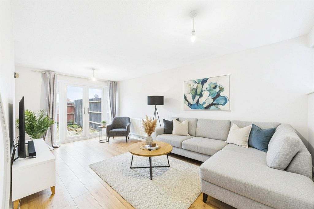 Property photo 3 of 8 Picture No. 16