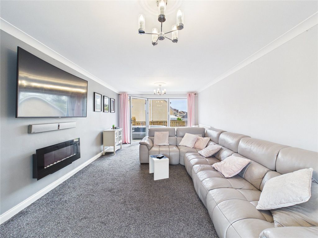 Property photo 1 of 29 Picture No. 32