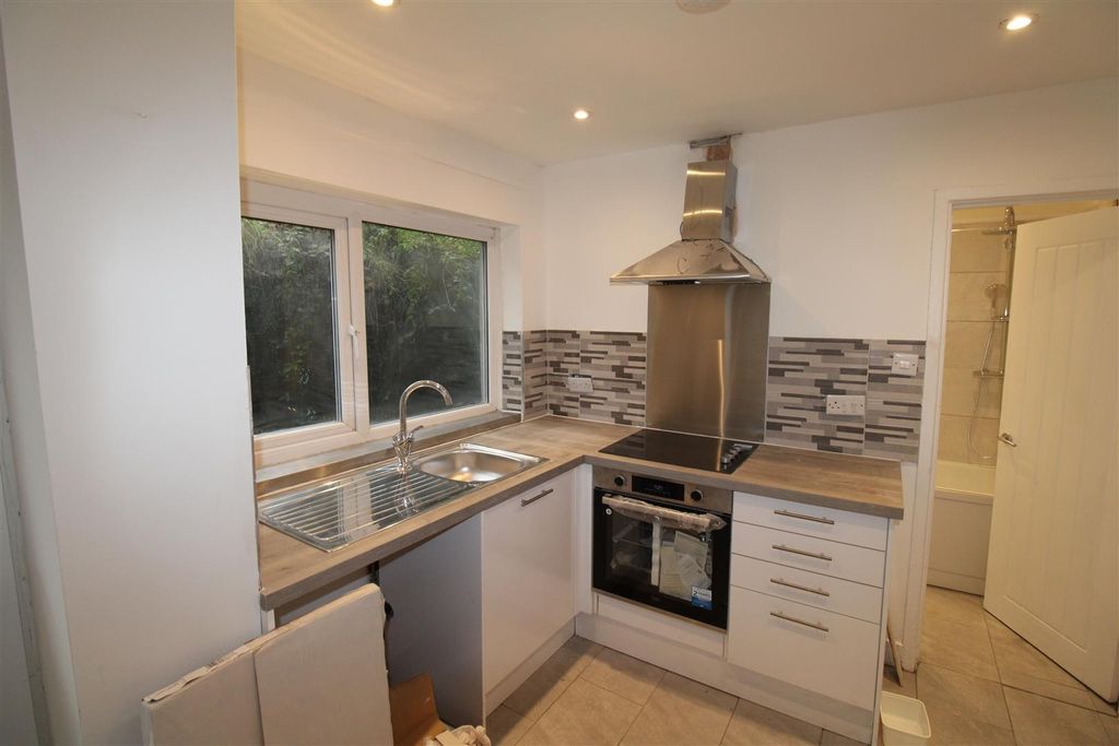 Property photo 1 of 13 Modern Kitchen With Integrated Appliances...