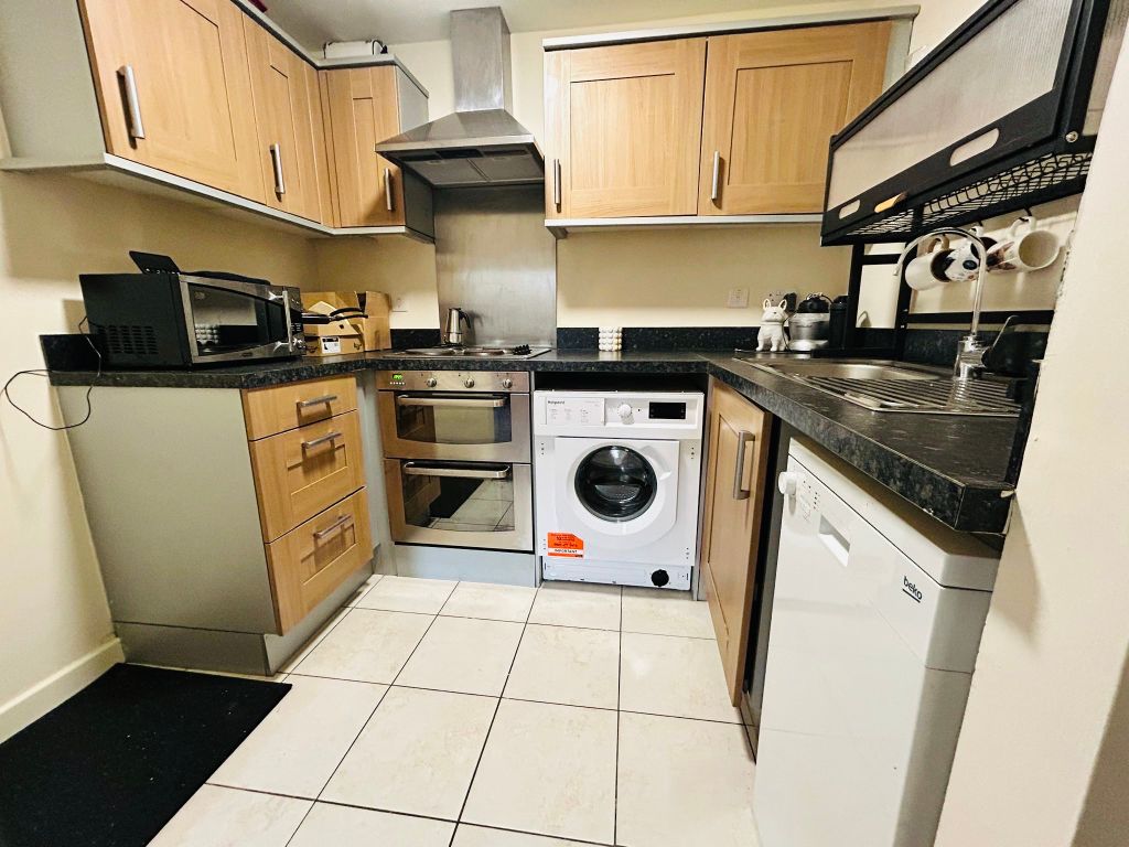 Property photo 2 of 6 Kitchen