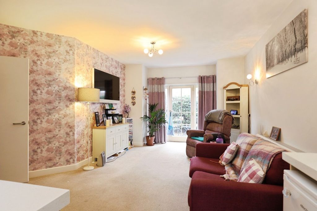 Property photo 3 of 12