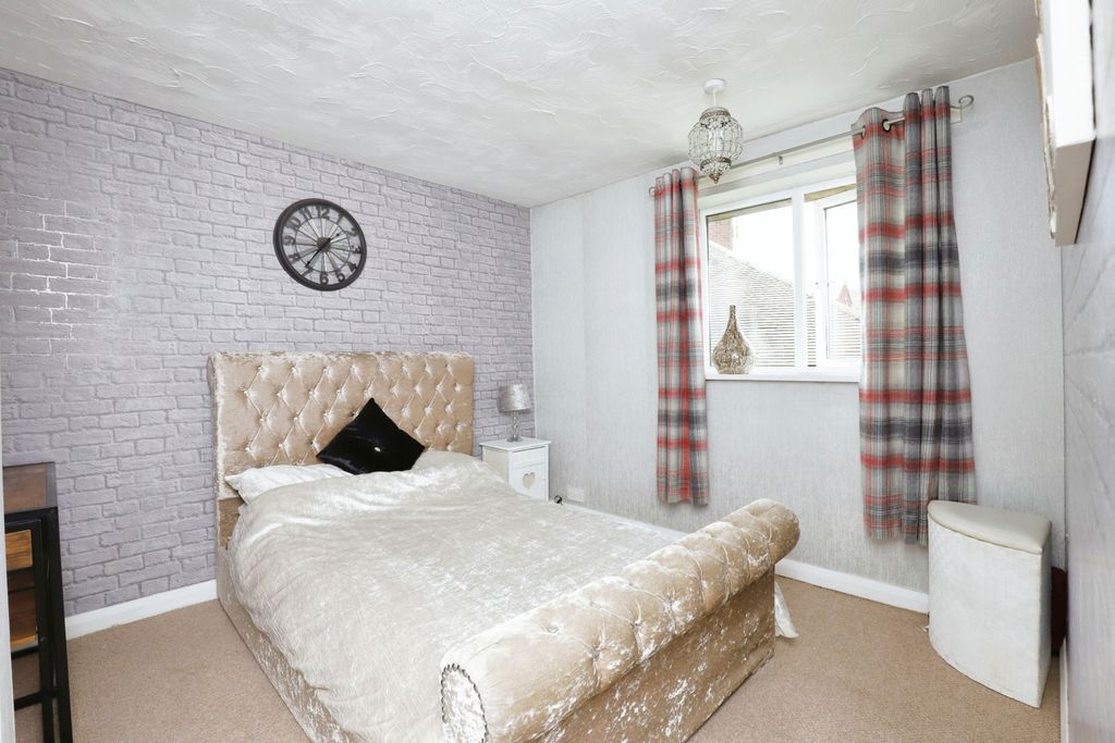 Property photo 3 of 19 Bedroom 2