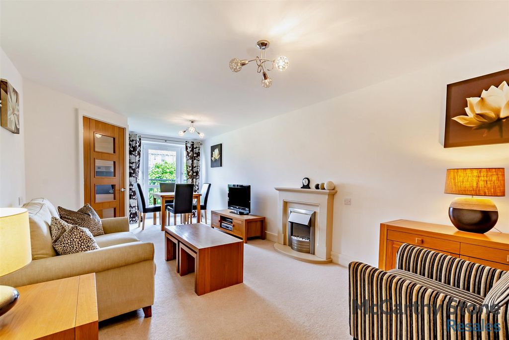 Property photo 2 of 22 8645484-Interior15-800.Jpg