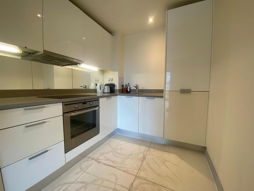 Property photo 3 of 8 Kitchen