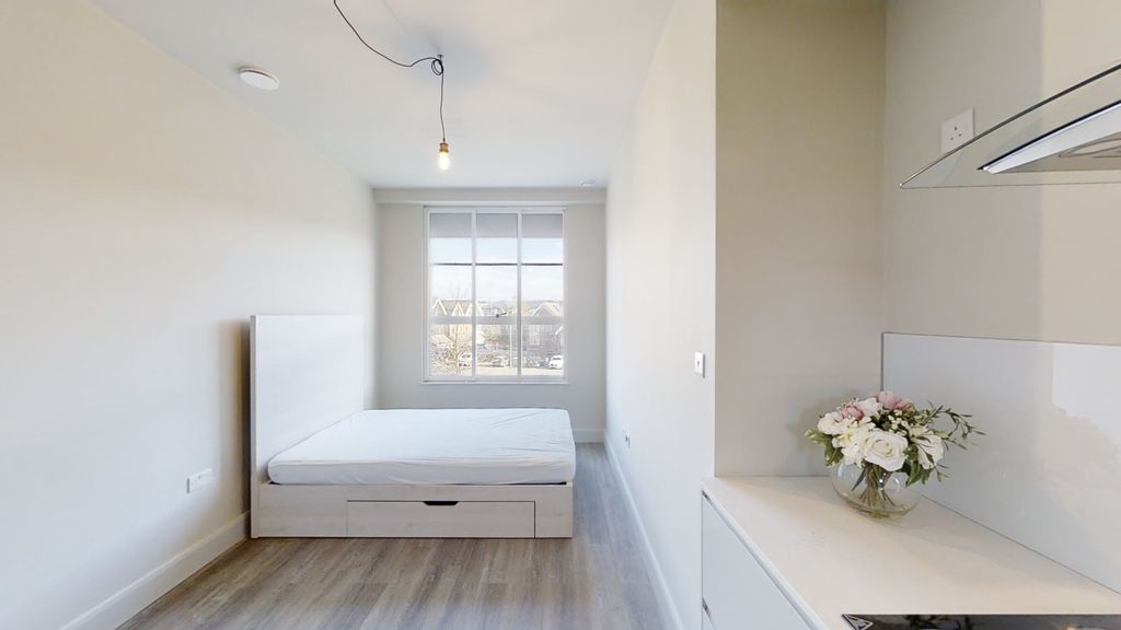 Property photo 3 of 8 Apartment 4