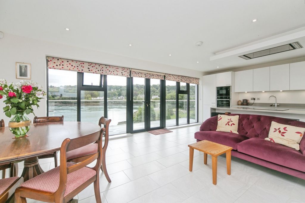 Property photo 2 of 24 Pbox-Img.Jpg
