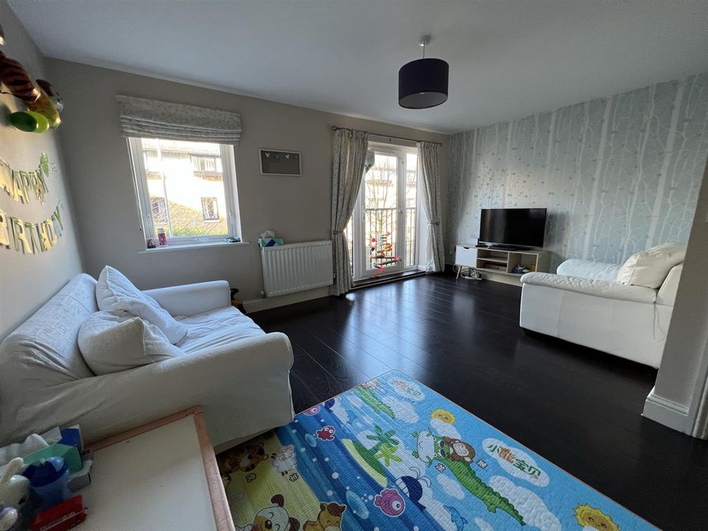 Property photo 2 of 15 Lounge Best.Jpeg